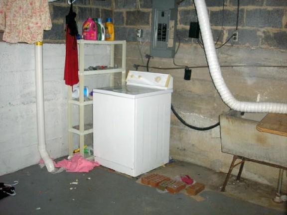 3220 Oliver Road Northeast Roanoke, VA 24012 - Photo 9 of 10 a utility room with dryer and washer