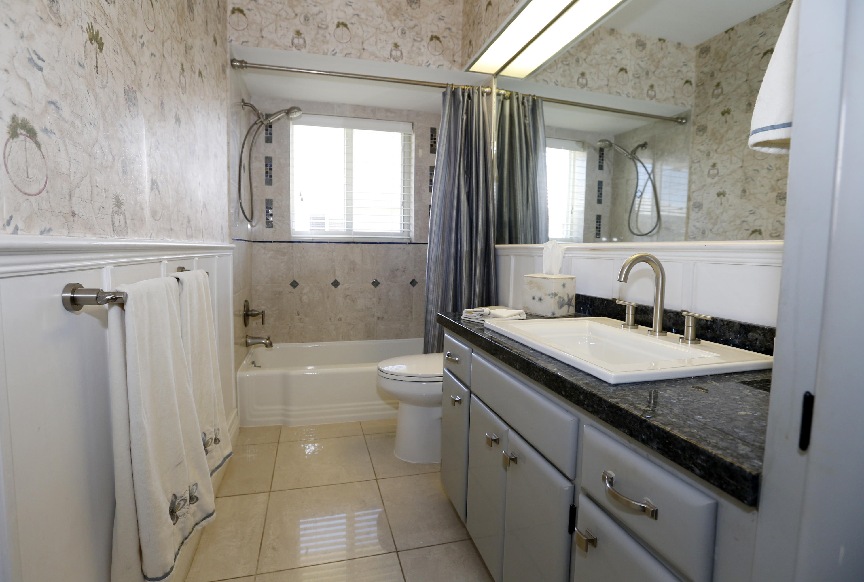 1030 Cypress Way Boca Raton, FL 33486 - Photo 15 of 28 Bathroom 2