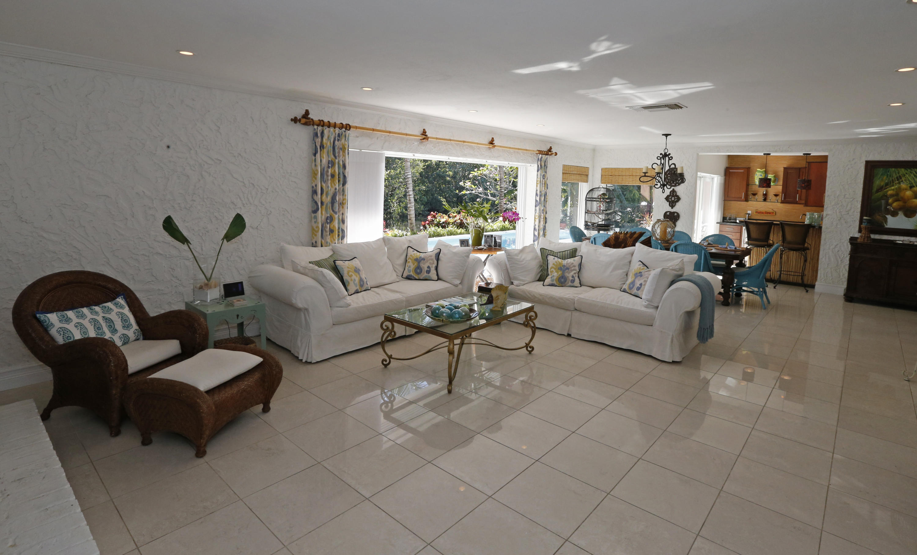 1030 Cypress Way Boca Raton, FL 33486 - Photo 4 of 28 Living Room