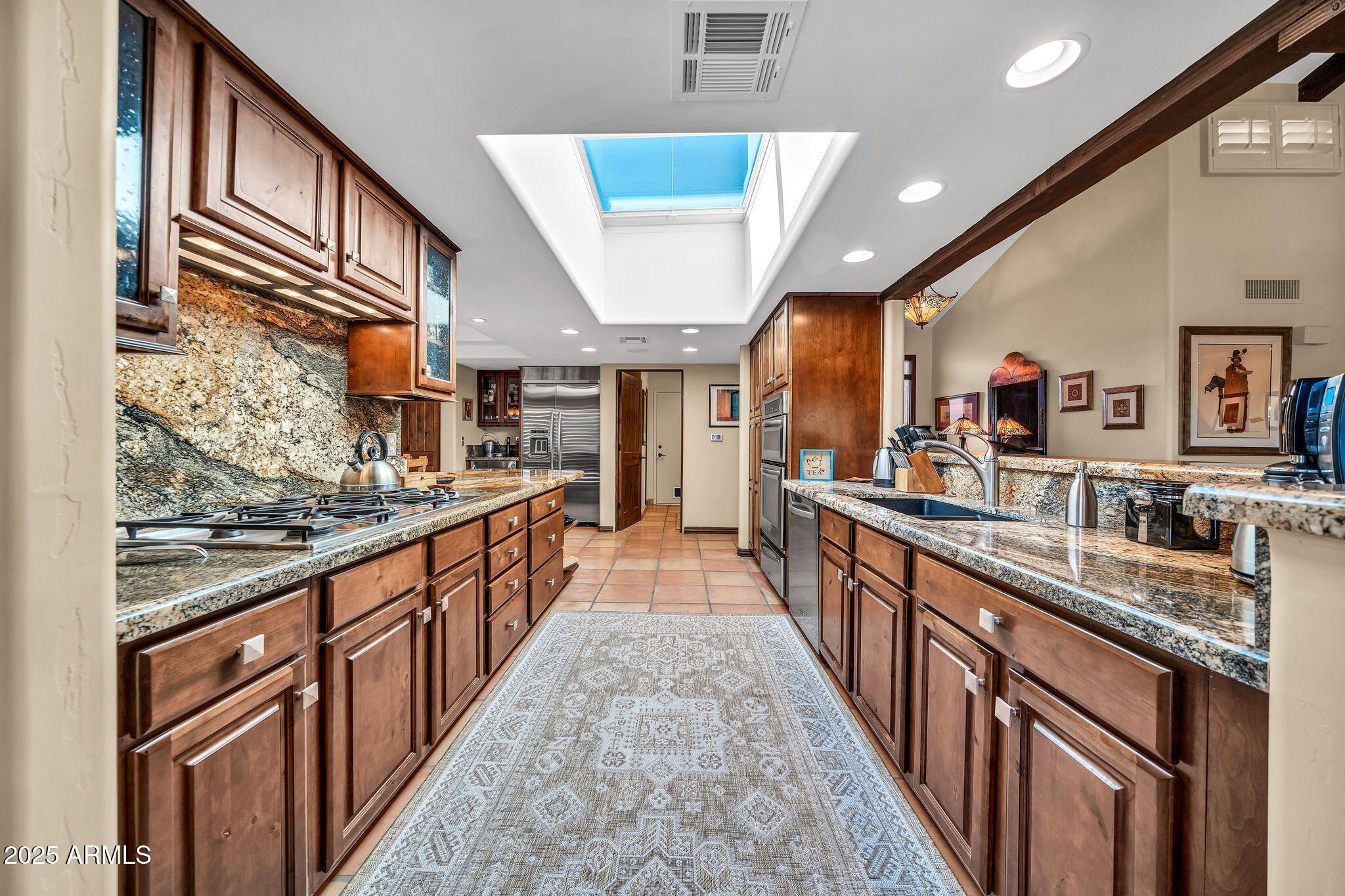 18532 East Horseshoe Bend Rio Verde, AZ 85263 - Photo 9 of 38 a view of a kitchen and kitchen