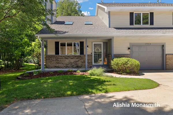 $289,900 | 17511 Parkwood Drive, Unit D, Spring Lake, MI 49456