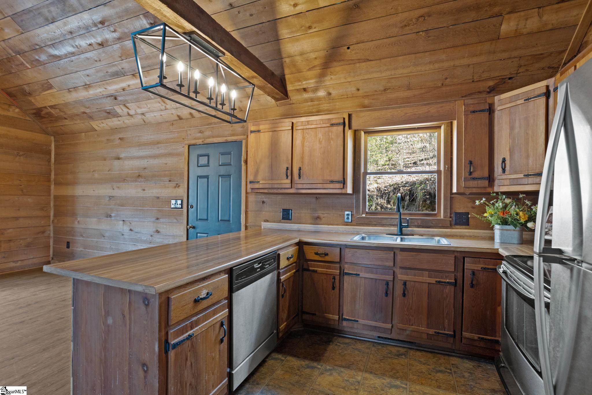 98 Blue Lake Road Greenville, SC 29617 - Photo 10 of 36 Gallery Image 10