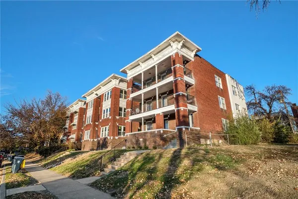 $795,000 | 4121-4123 Walnut Street, Kansas City, MO 64111