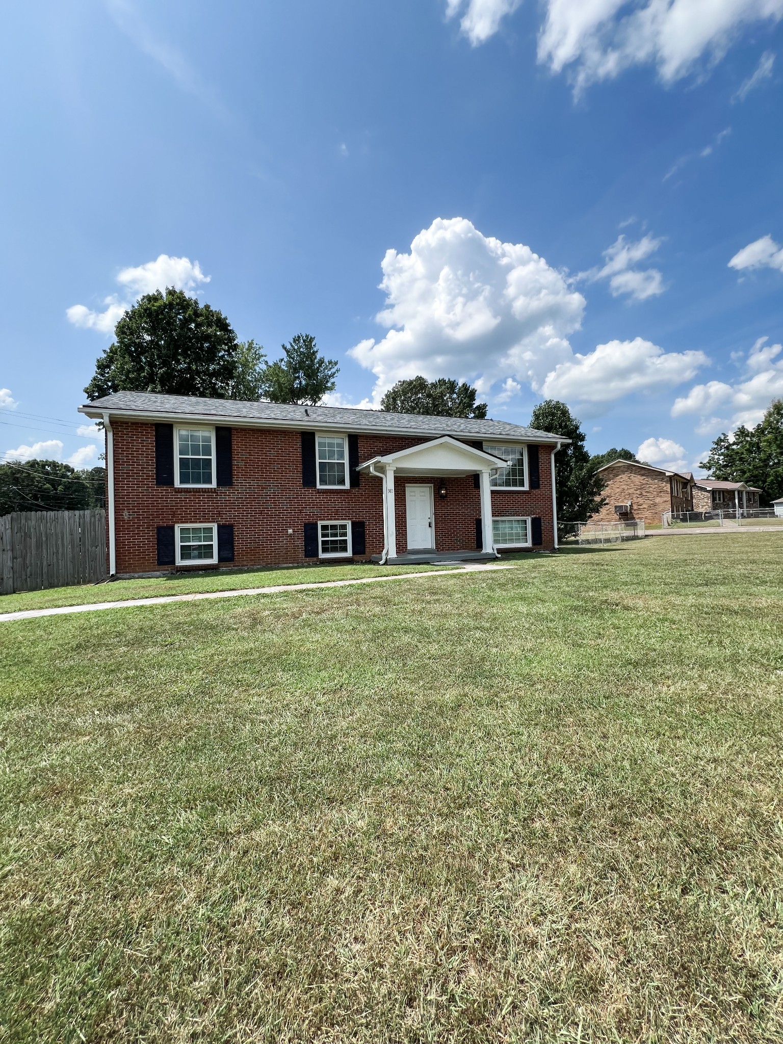 301 Jordan Road Clarksville, TN 37042 - Photo 2 of 30