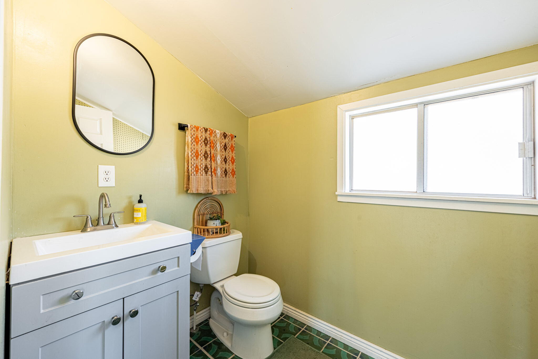 3263 Inca Circle St. George, UT 84790 - Photo 20 of 36 Second Level 1/2 Bathroom