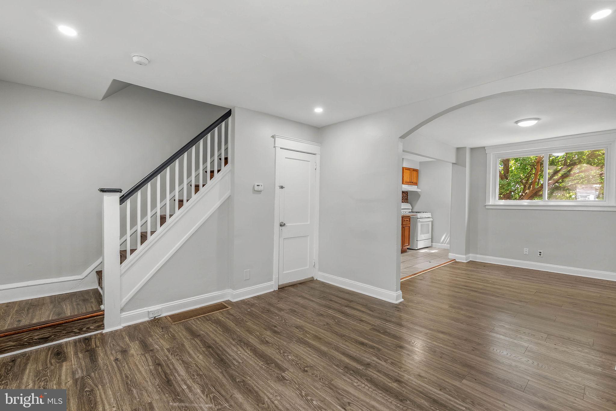 7052 Aberdeen Road Upper Darby, PA 19082 - Photo 4 of 27