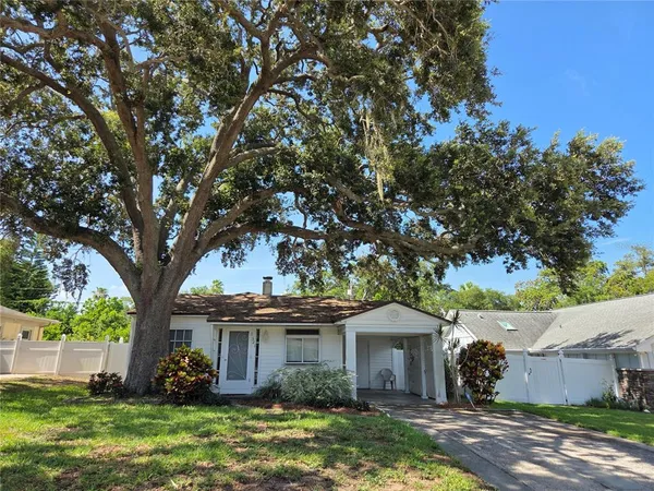 $389,900 | 321 Wildwood Way, Clearwater, FL 33756