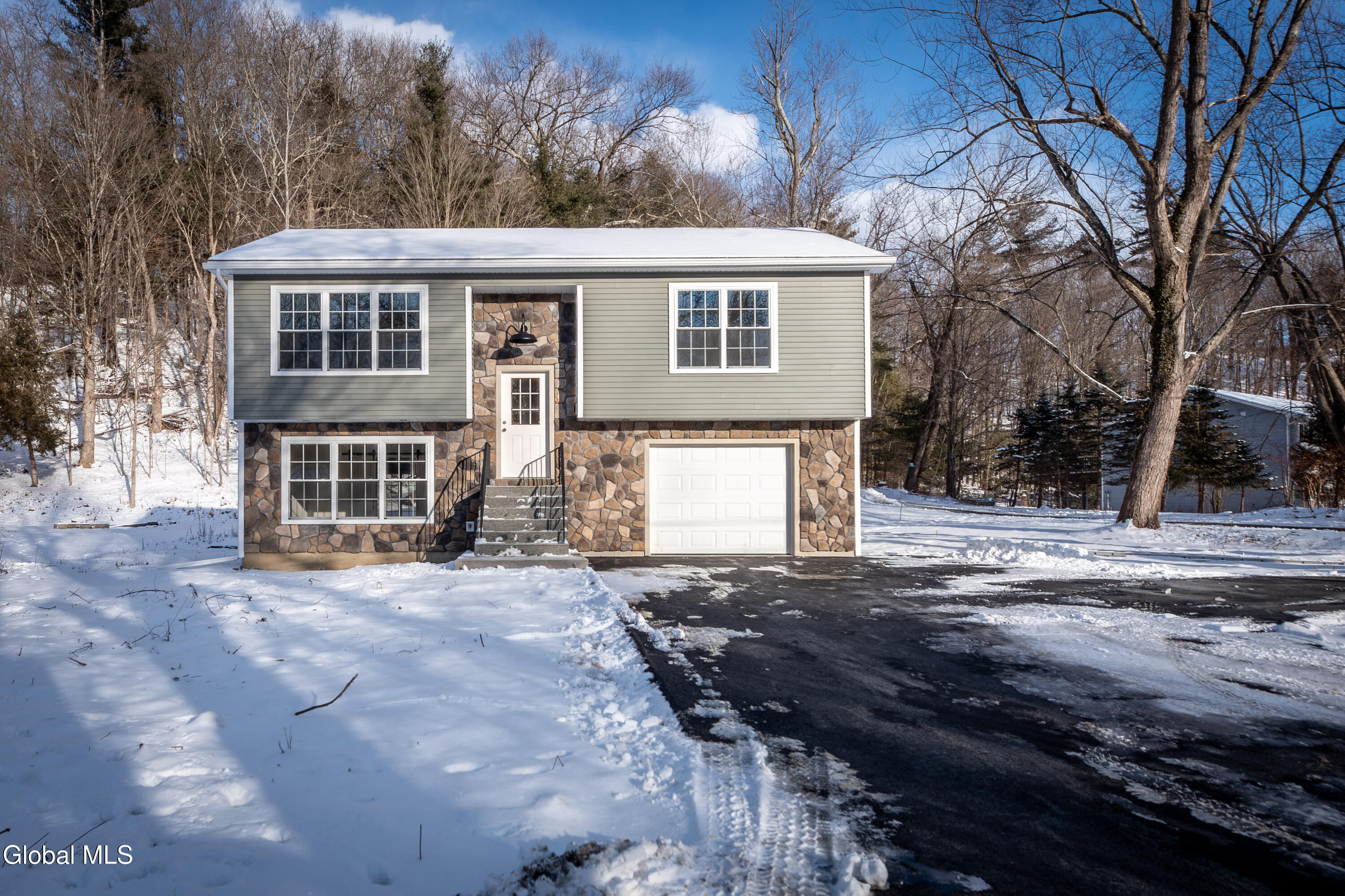 26-0120 4 Williams St - Hennessy (1)