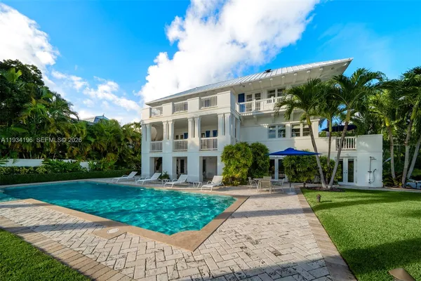 $19,800,000 | 100 Cape Florida Drive, Key Biscayne, FL 33149