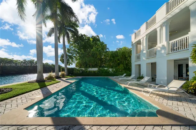 $19,800,000 | 100 Cape Florida Drive, Key Biscayne, FL 33149