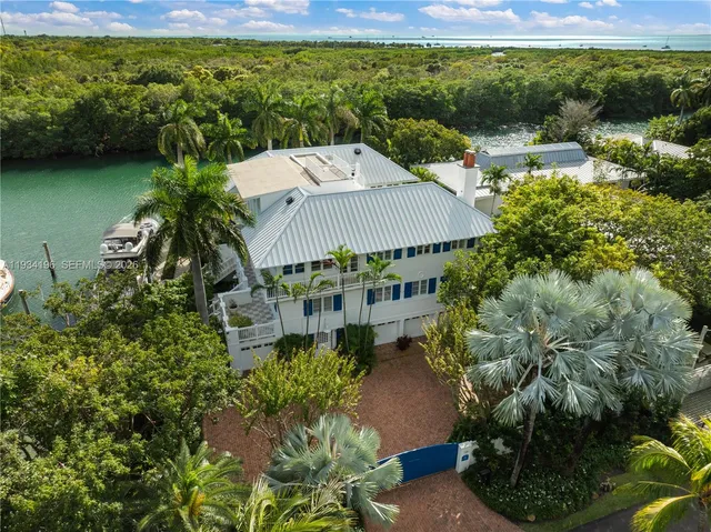 $19,800,000 | 100 Cape Florida Drive, Key Biscayne, FL 33149