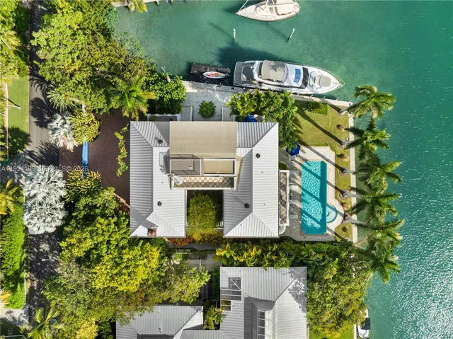 $19,800,000 | 100 Cape Florida Drive, Key Biscayne, FL 33149