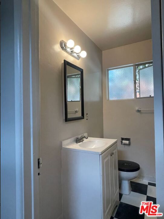 4448 Avocado Street, Unit 4448 1/2 Los Angeles, CA 90027 - Photo 6 of 7