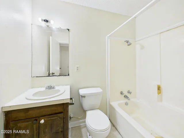 $525 | 117 Marigny Circle, Unit A, Duson, LA 70529