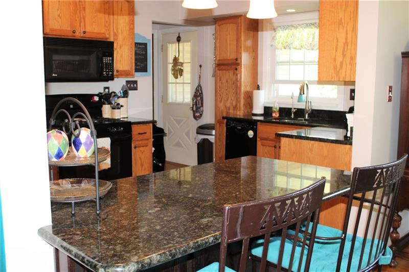 118 West Starz Road Cheswick, PA 15024 - Photo 9 of 18 Kitchen