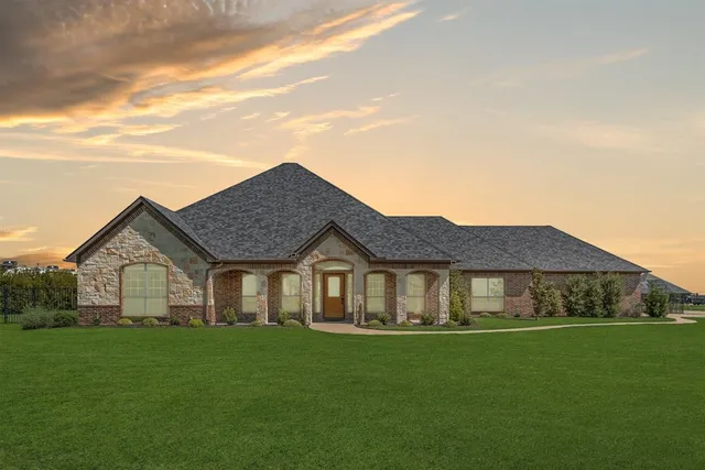 a view of a house with a big yard