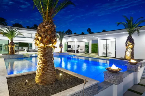 a view of a yard with palm tree