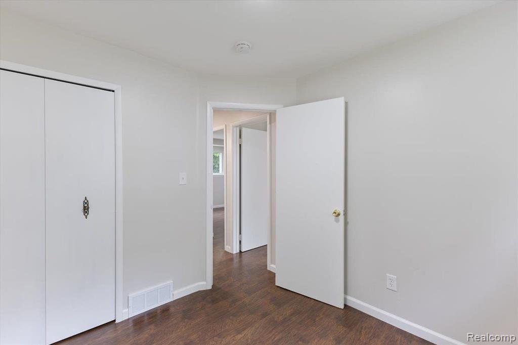 26095 Burg Road Warren, MI 48089 - Photo 16 of 28