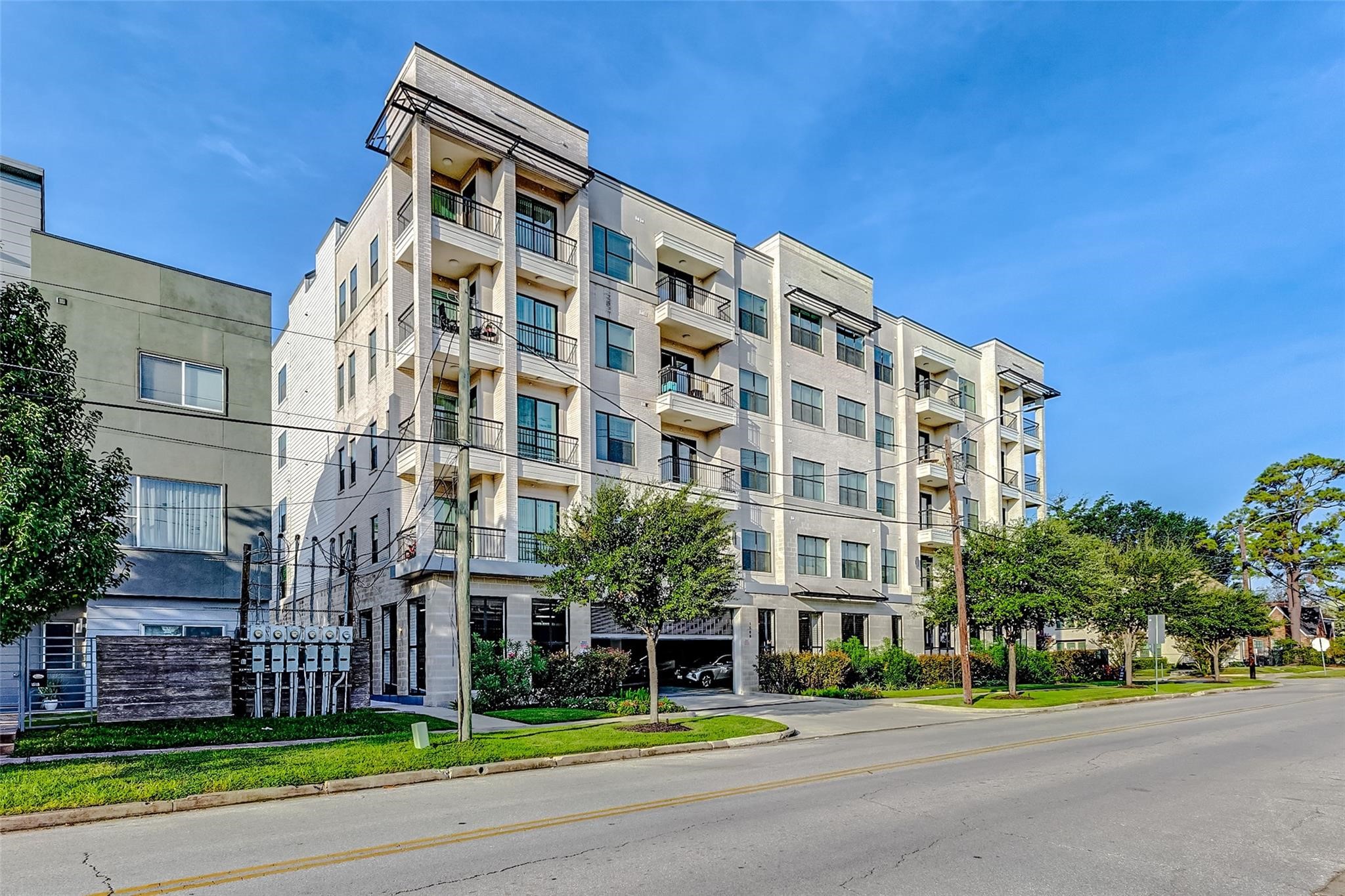 1508 Blodgett Street, Unit 503 Houston, TX 77004 - Photo 14 of 14 a front view of a building