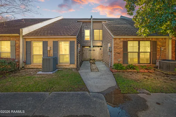 $140,000 | 204 Long Plantation Boulevard, Unit B, Lafayette, LA 70508