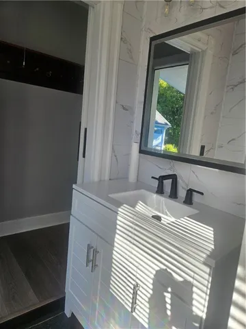 $1,975 | 32 Pierce Street, Unit 2, Westerly, RI 02891