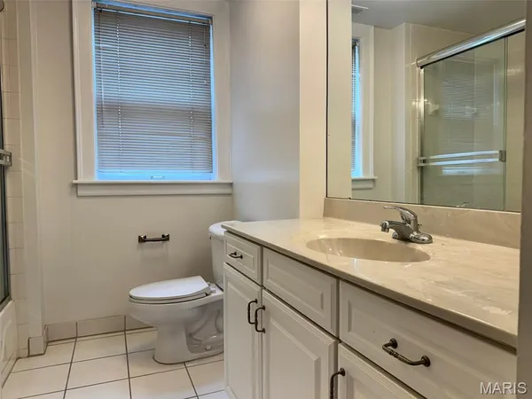$210,000 | 5510 Waterman Boulevard, Unit 201, St. Louis, MO 63112