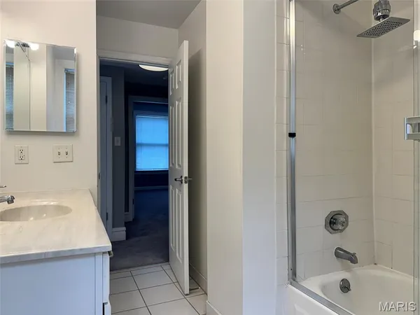 $210,000 | 5510 Waterman Boulevard, Unit 201, St. Louis, MO 63112