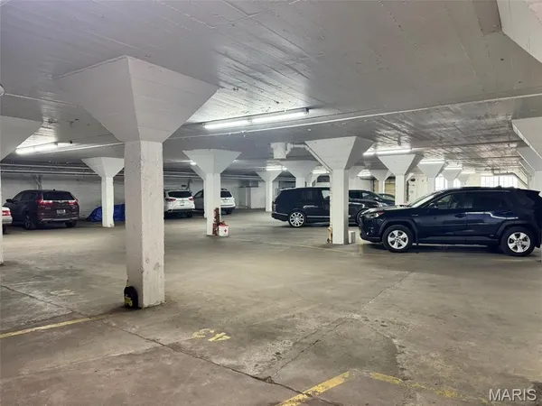 $210,000 | 5510 Waterman Boulevard, Unit 201, St. Louis, MO 63112