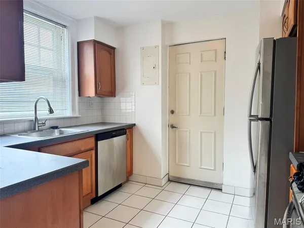 $210,000 | 5510 Waterman Boulevard, Unit 201, St. Louis, MO 63112