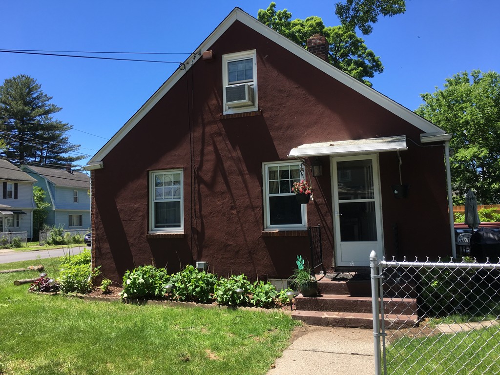 114 Oklahoma Street Springfield, MA 01104 - Photo 3 of 17