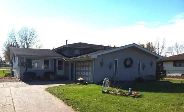 $285,000 | 1328 Hilltop Drive, Lowell, IN 46356