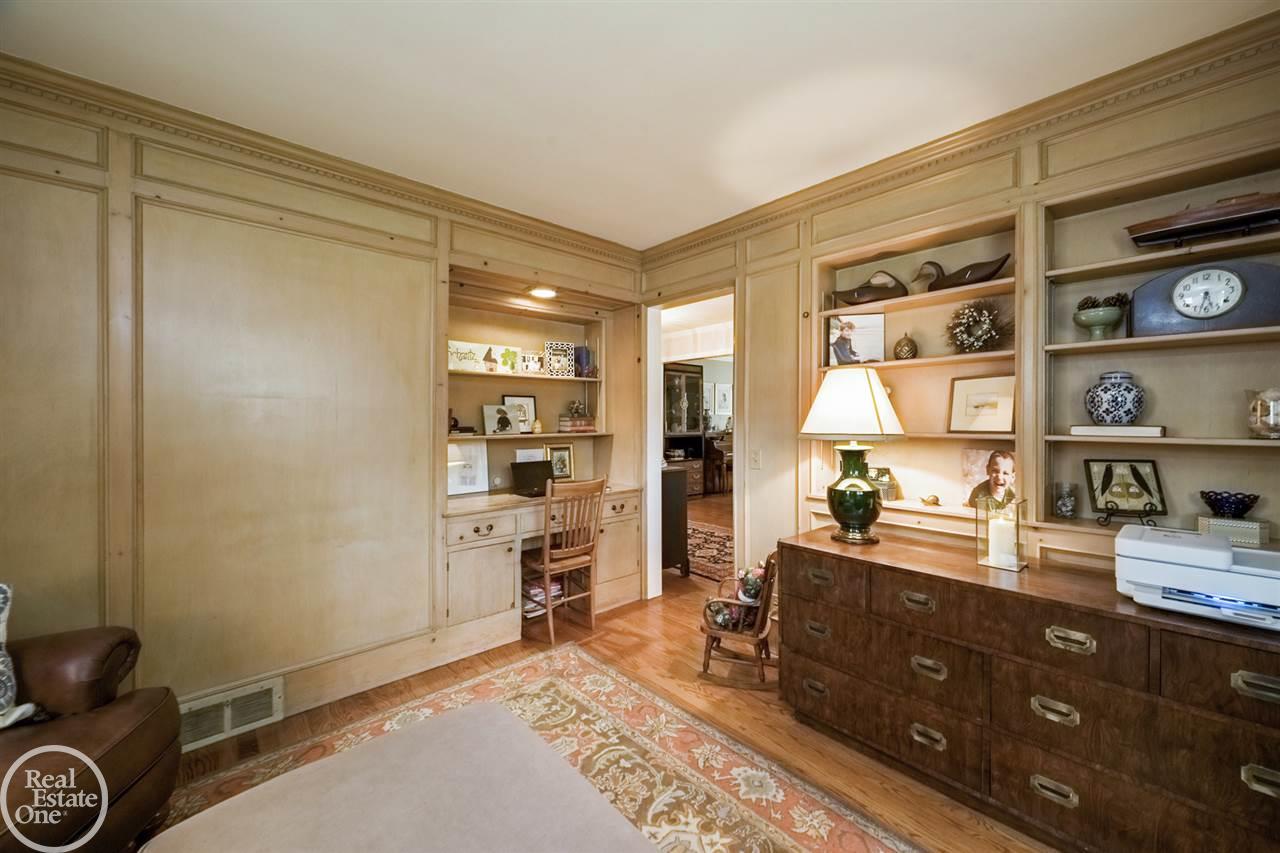 136 Moran Road Grosse Pointe, MI 48236 - Photo 19 of 51 50028565-18.JPG