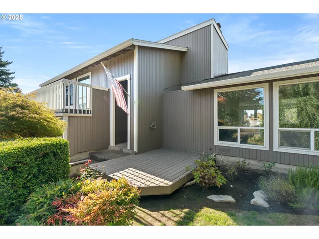 a front view of house with yard