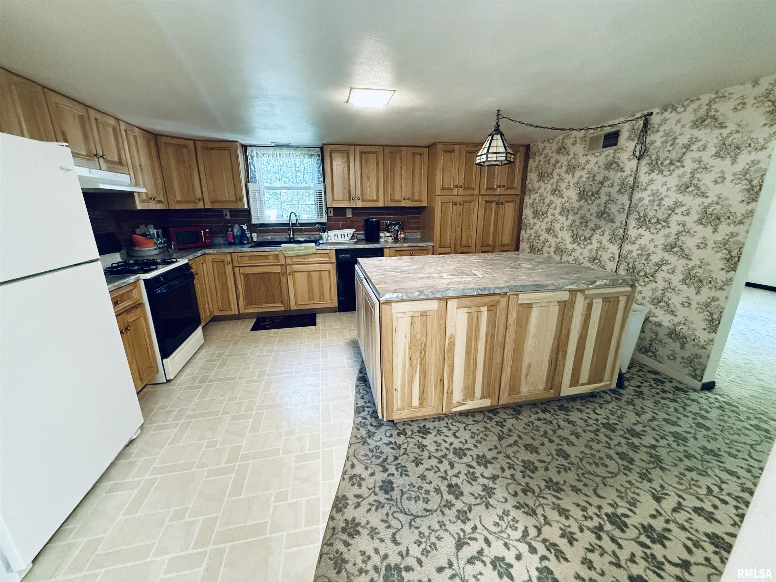 1533 Hickory Point Road Metamora, IL 61548 - Photo 8 of 22