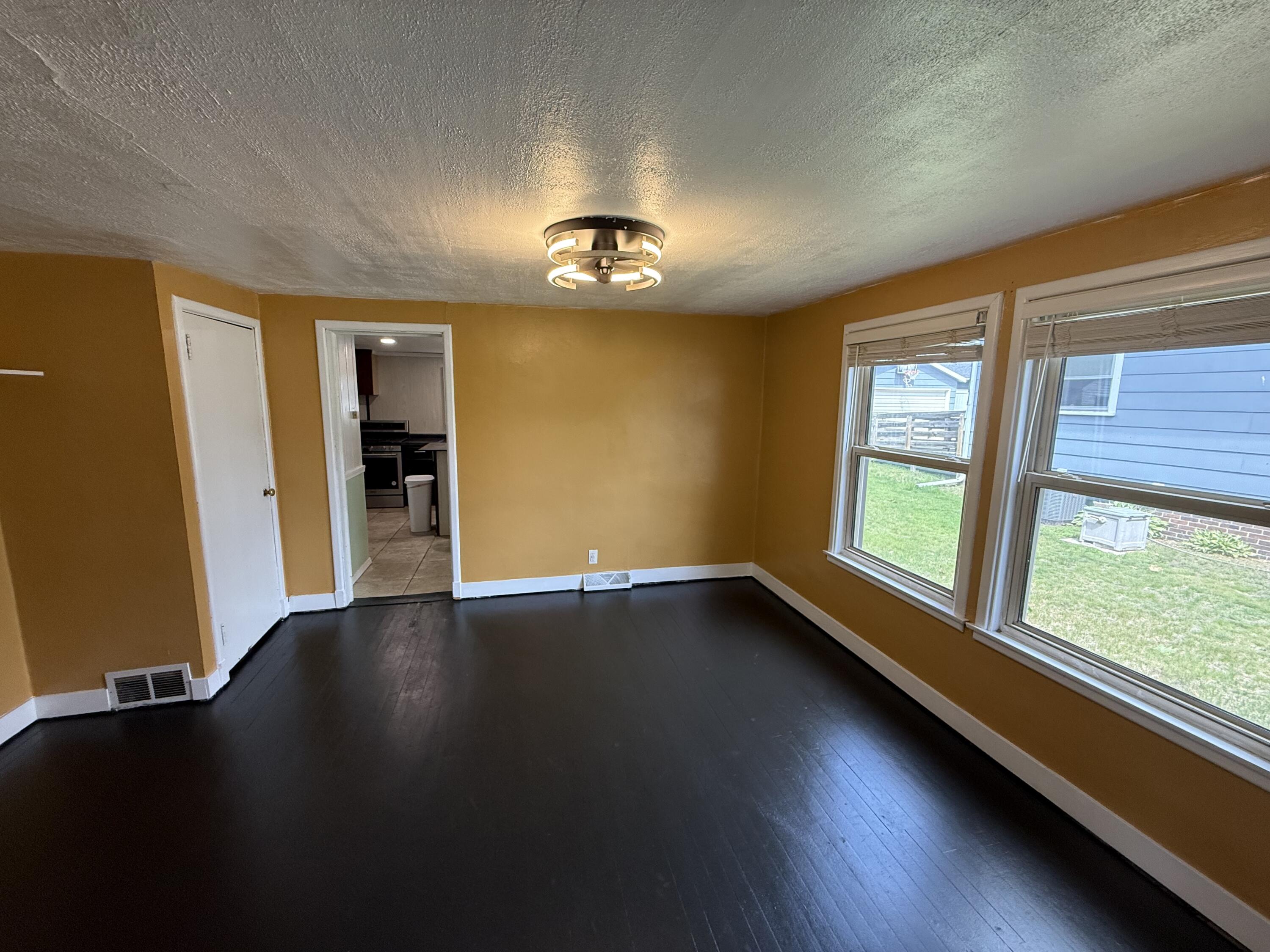 420 North 5th Street Manitowoc, WI 54220 - Photo 7 of 23 IMG_6111