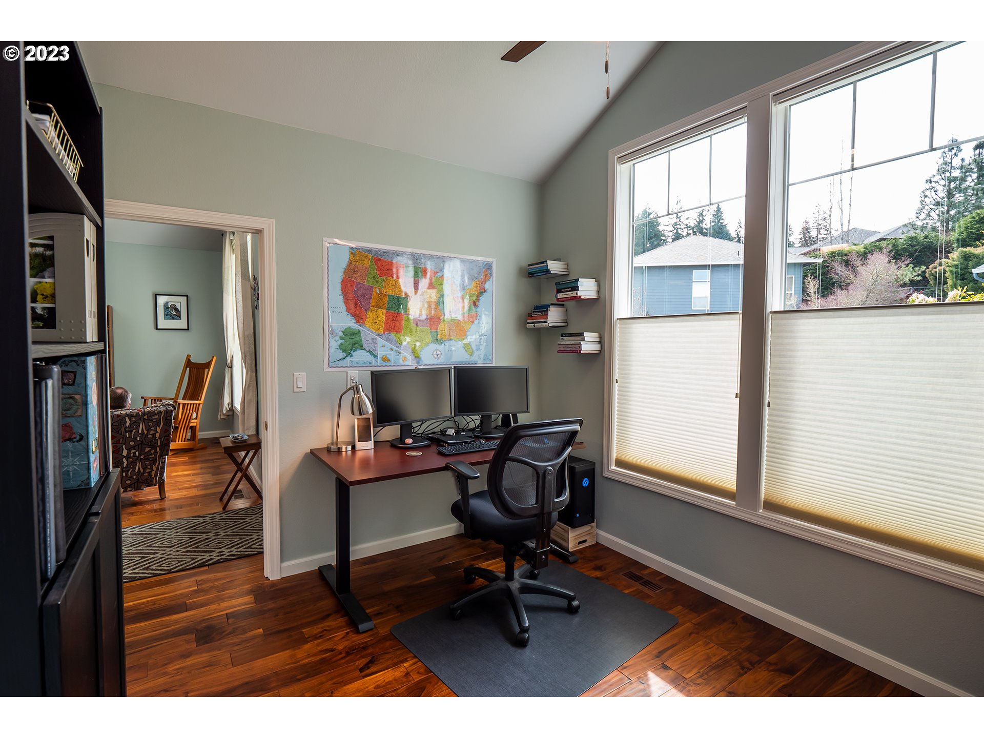 3386 Bentley Avenue Eugene, OR 97405 - Photo 17 of 32 a workspace with furniture and a window