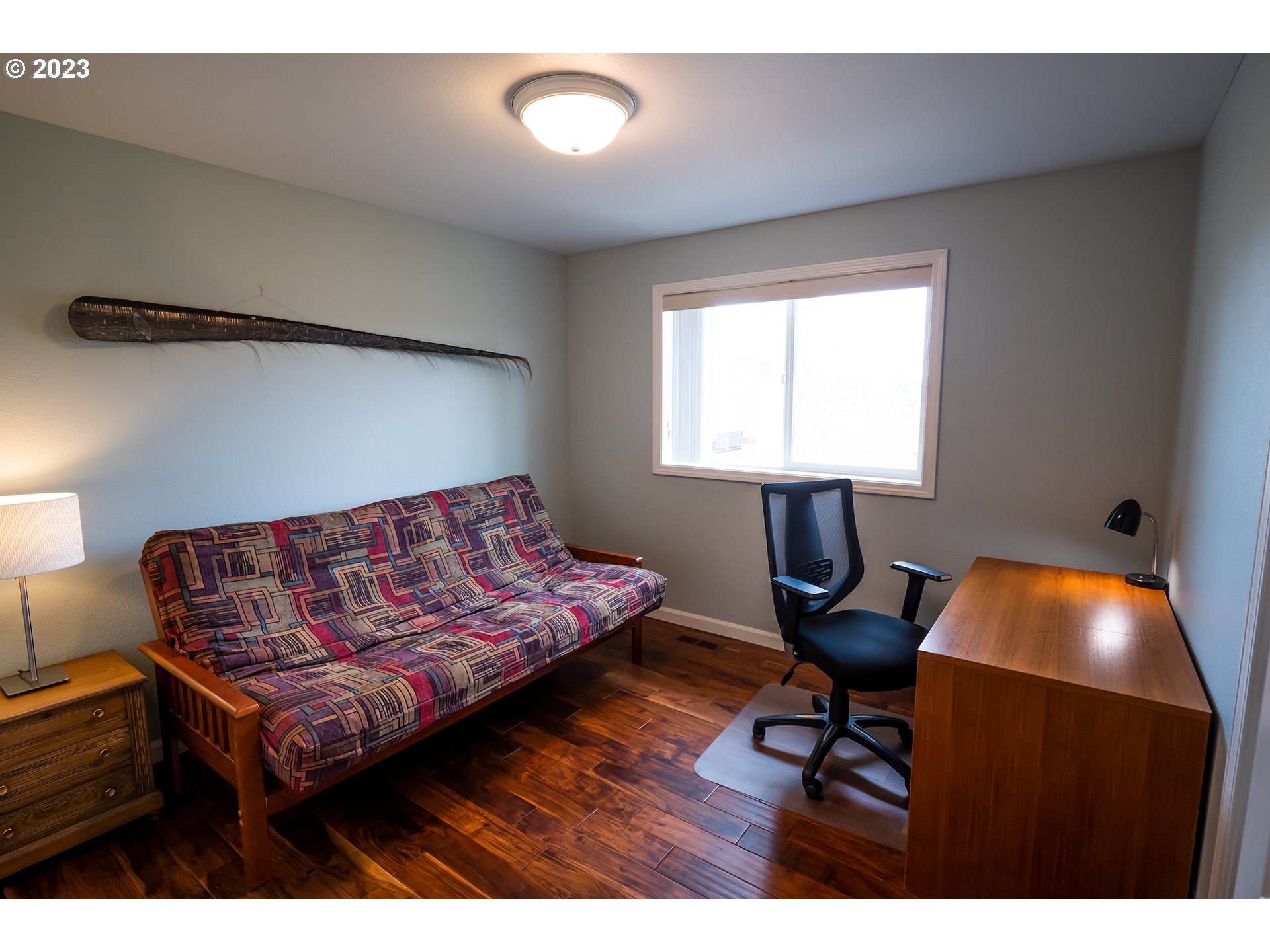 3386 Bentley Avenue Eugene, OR 97405 - Photo 19 of 32 a living room with furniture and a window