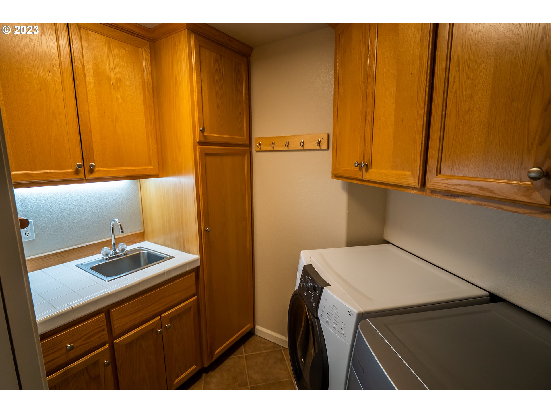 3386 Bentley Avenue Eugene, OR 97405 - Photo 22 of 32 a kitchen with a sink and cabinets