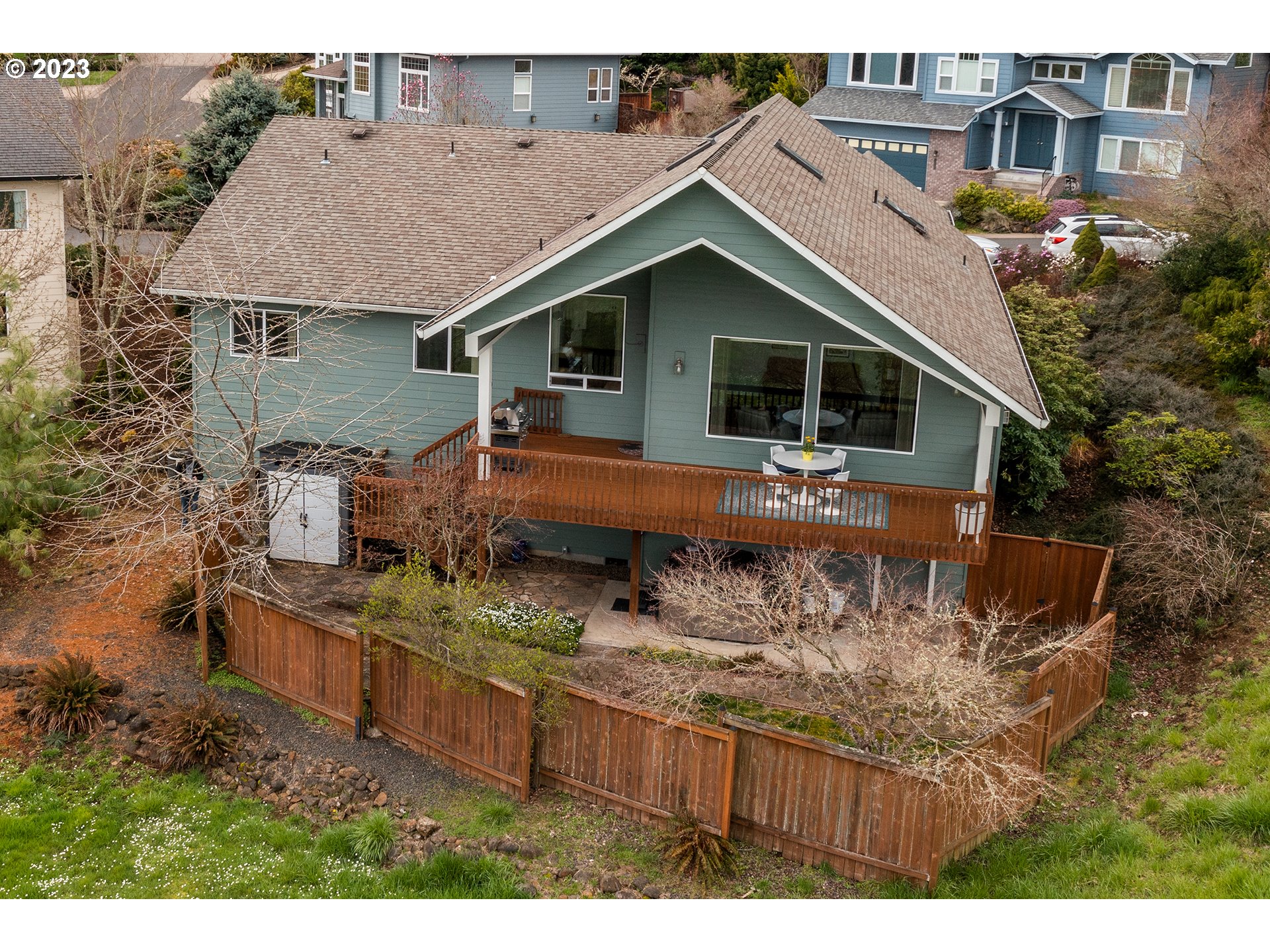 3386 Bentley Avenue Eugene, OR 97405 - Photo 29 of 32 a view of a house with wooden fence