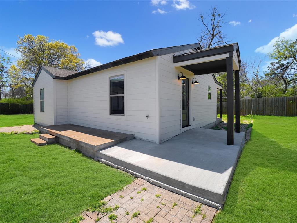 5544 Ranchero Lane Dallas, TX 75236 - Photo 3 of 21 a view of a house with a yard