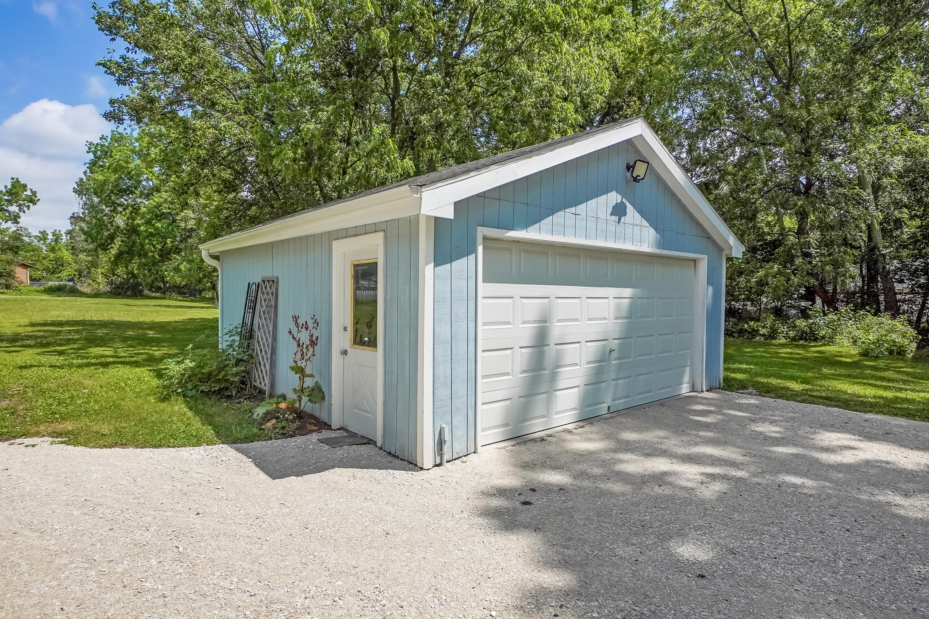 224 Plank Road Mukwonago, WI 53149 - Photo 24 of 30 Garage 2