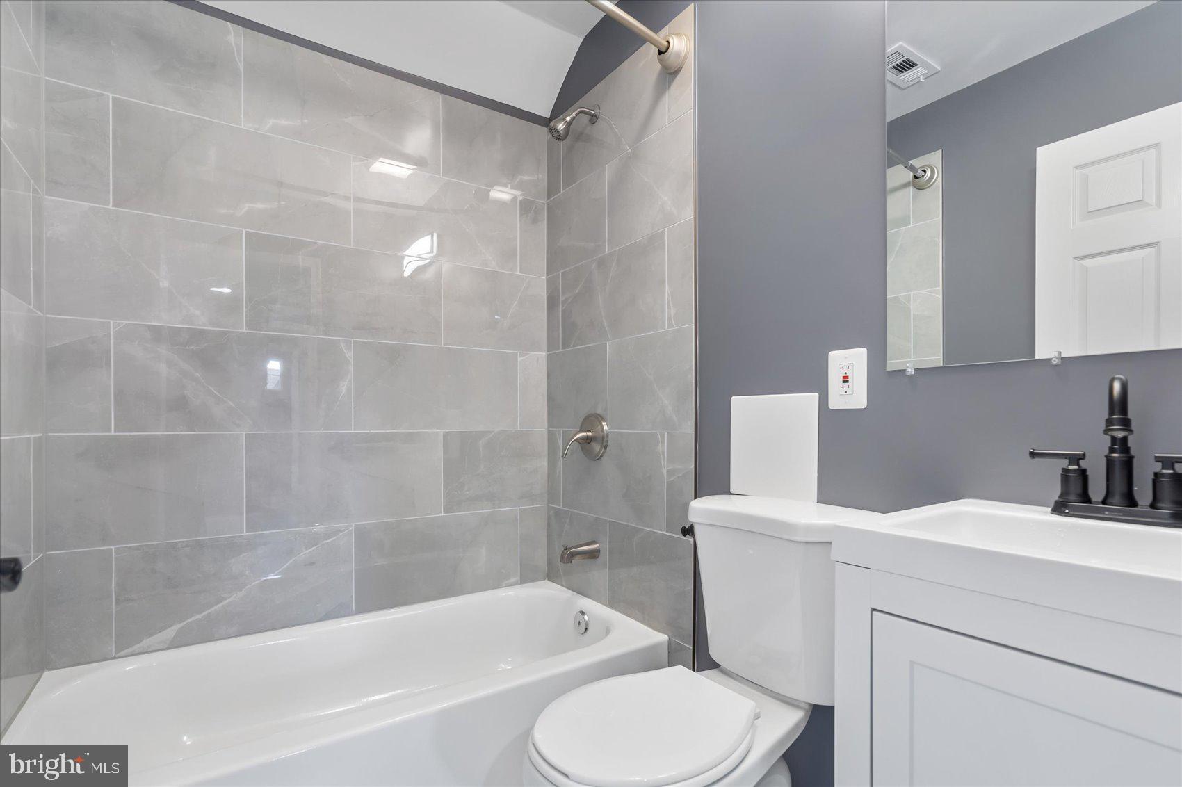 7804 Meath Road Dundalk, MD 21222 - Photo 22 of 34 Custom Full Bath