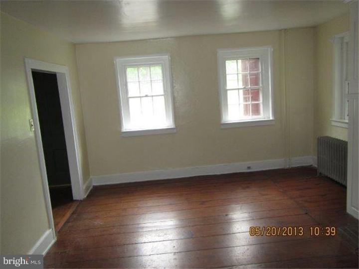 1900 Allentown Road Hatfield, PA 19440 - Photo 2 of 25 Living Room