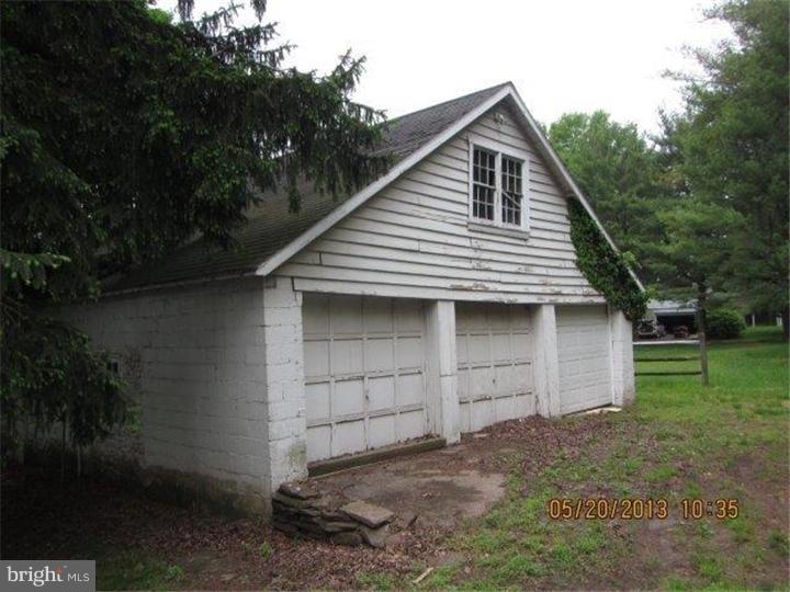1900 Allentown Road Hatfield, PA 19440 - Photo 21 of 25 Garage