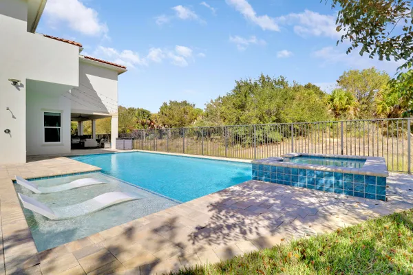 $2,195,000 | 2475 Northeast Evinrude Circle, Jensen Beach, FL 34957