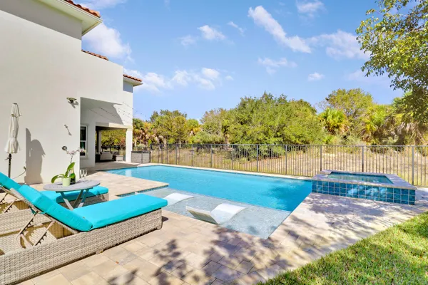 $2,195,000 | 2475 Northeast Evinrude Circle, Jensen Beach, FL 34957