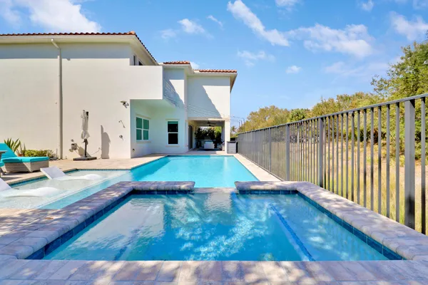 $2,195,000 | 2475 Northeast Evinrude Circle, Jensen Beach, FL 34957