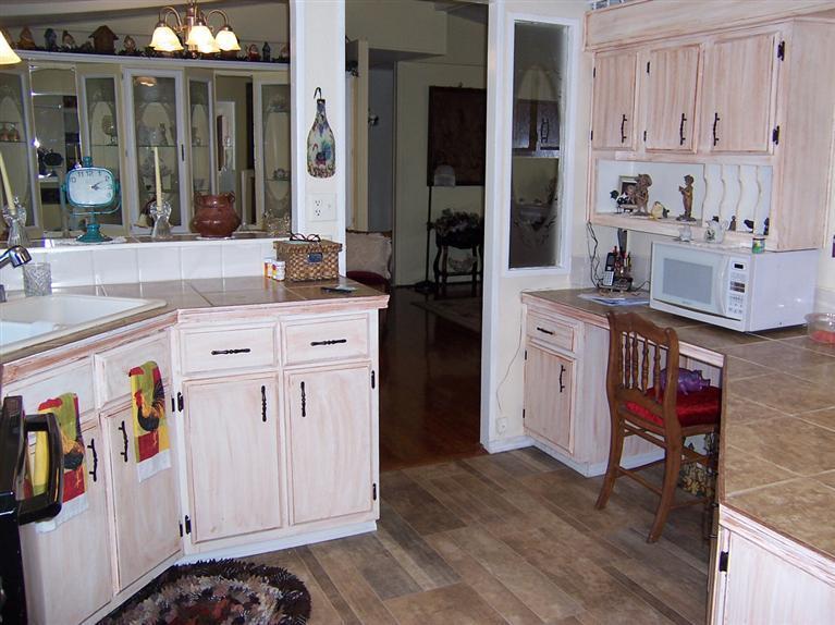 2784 Merlin Road Grants Pass, OR 97526 - Photo 19 of 31 Kitchen - Desk Area