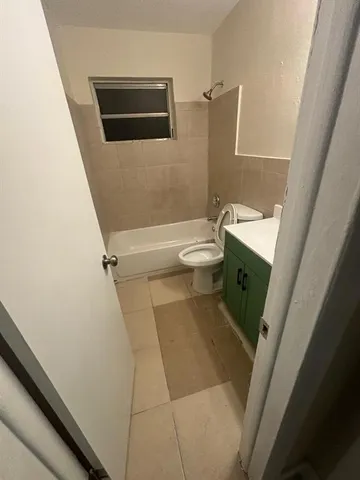 $1,800 | 7371 Northwest 37th Street, Unit 4, Davie, FL 33024