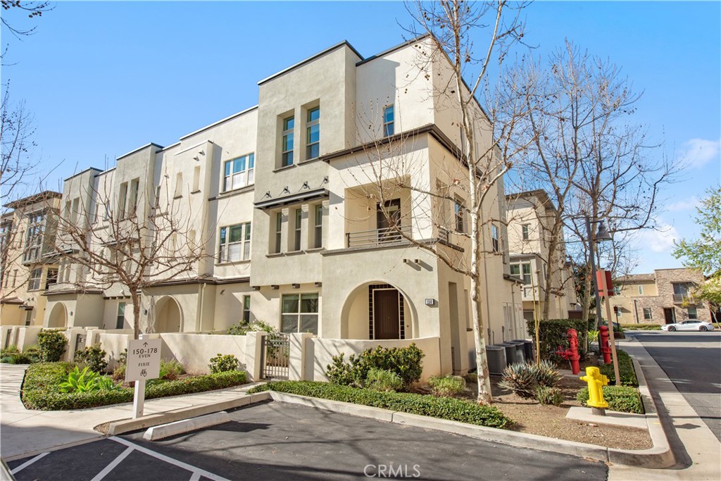 150 Fixie Irvine, CA 92618 - Photo 4 of 32